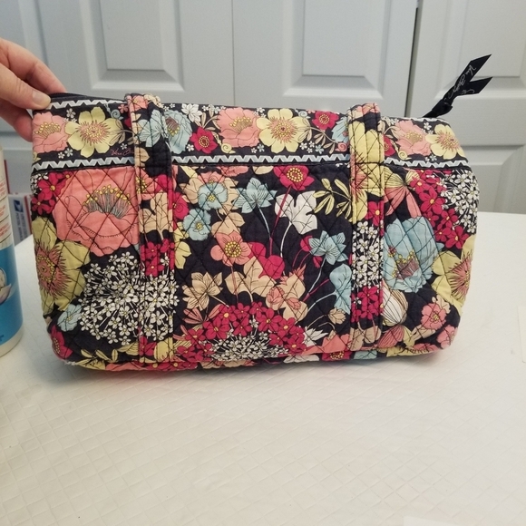 VERA BRADLEY HAPPY SNAILS Shoulder Bag Purse Tote 13 X 8 X 4 - Picture 1 of 5